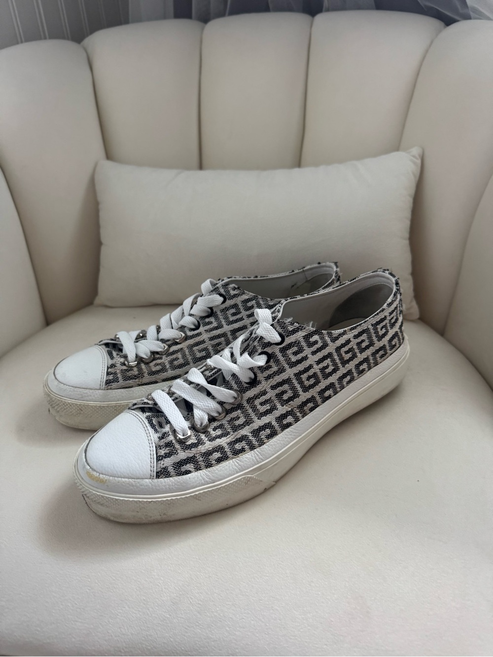 Givenchy Black & White Logo Low-Top Sneakers